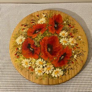 Decorative wooden wall plate-Red poppies on a wooden plate.